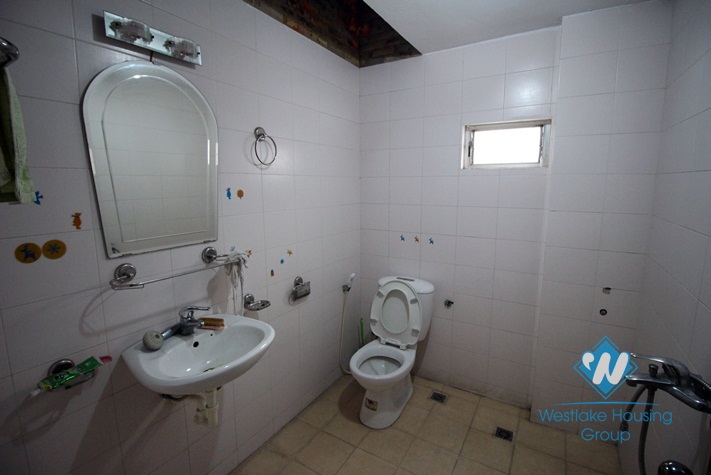 Cheap house for rent in Hoang Hoa Tham, Ba Dinh district, Ha Noi